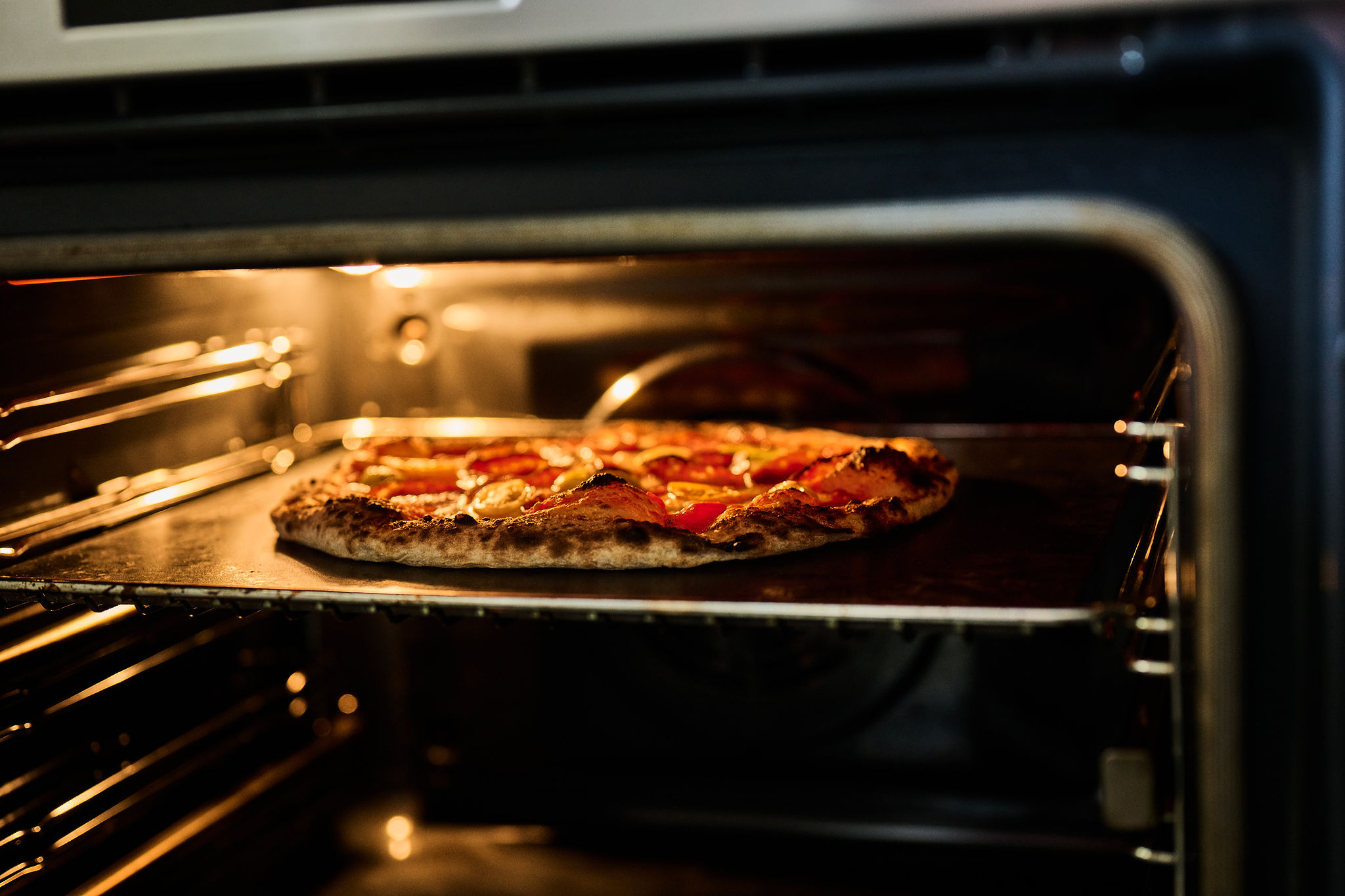 Pizzamani_Aug22_894 pizza stekt i vanlig kjøkkenovn