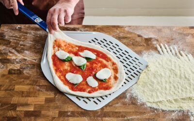 Hvordan ta pizzaen på og av spaden