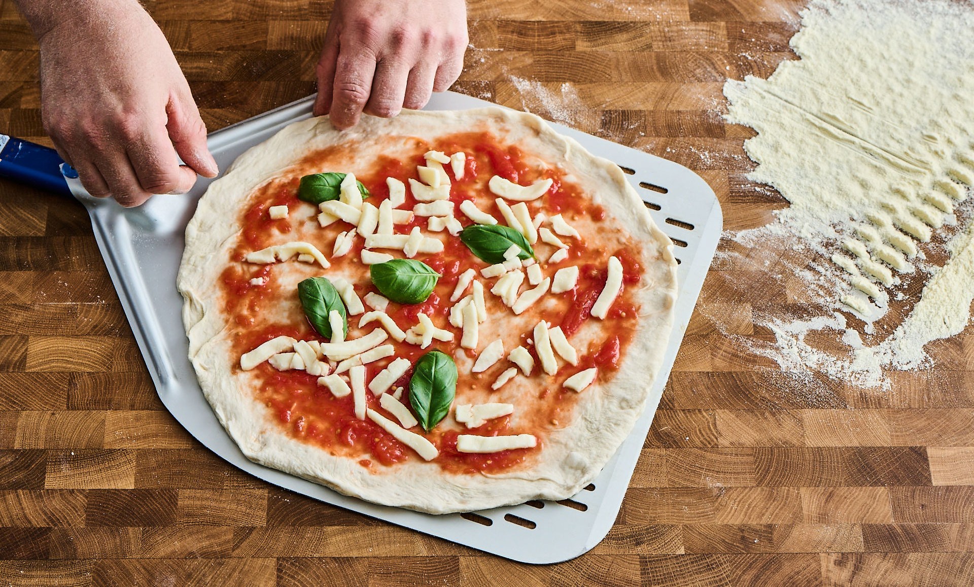 pizzaspade med napolitansk pizza pizzaspade med napolitansk pizza